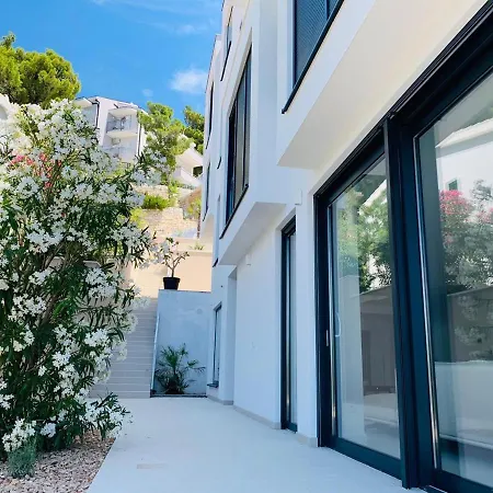 Villa Colomba A Luxury In Brela, Seafront *